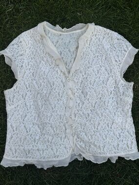 Off white Lace Short-Sleeve Buttoned Blouse